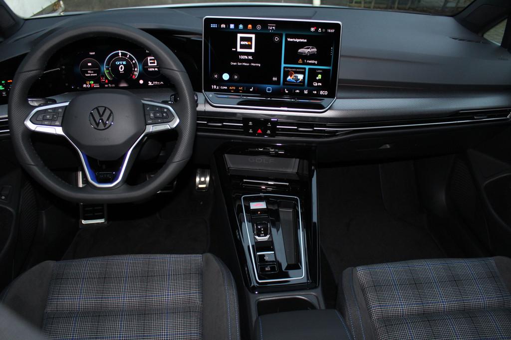 Volkswagen Golf 8.5 1.5 eHybrid GTE 272 Pk | Panorama dak |, 4 cilinders, Met garantie (alle), Automatische klimaatregeling, Plug-in hybride