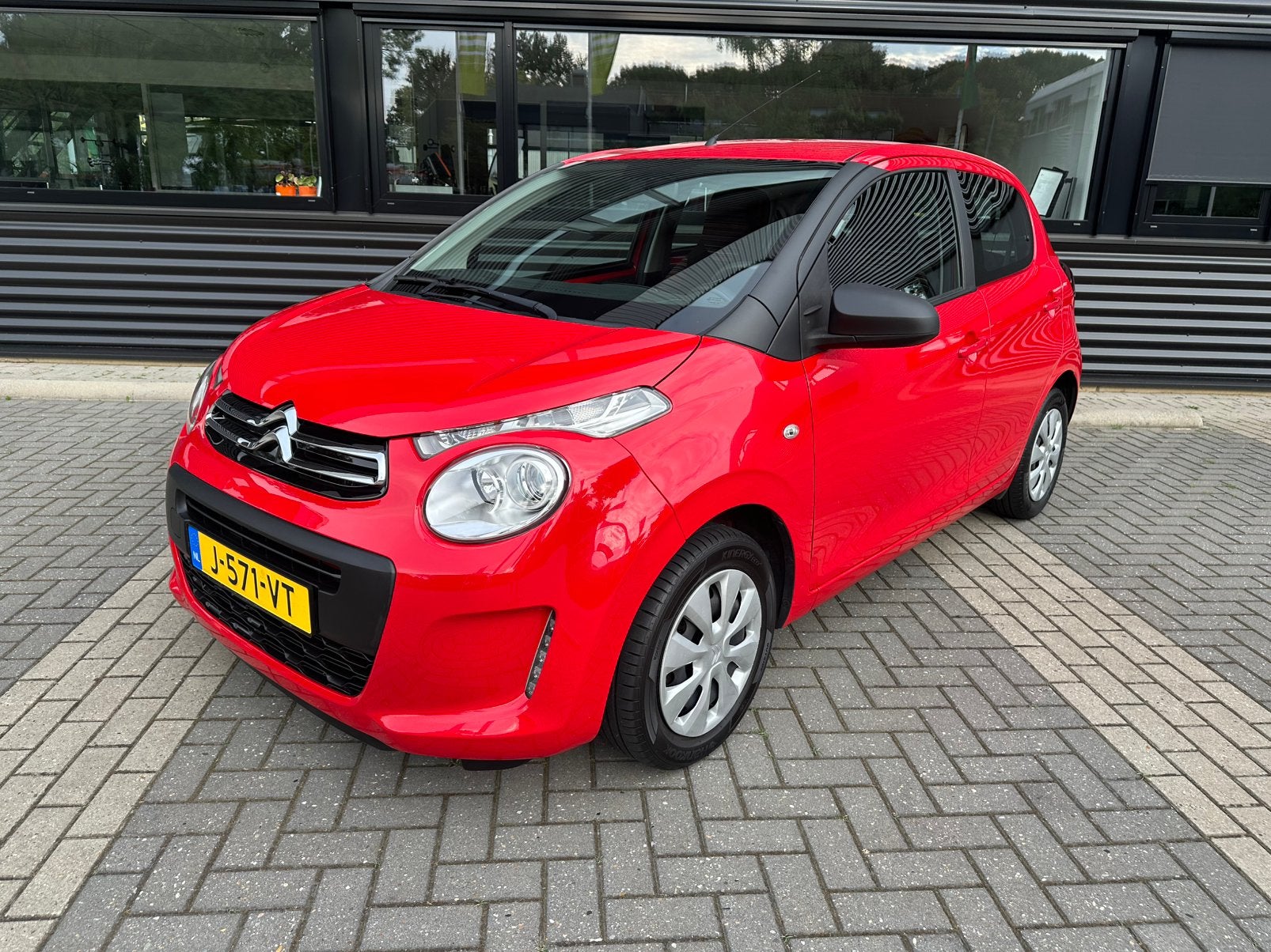 Citroën C1 1.0 VTi 72PK S&S 5D 2020 Rood Airco, Auto's, Stof, Zwart, 4 stoelen, C1