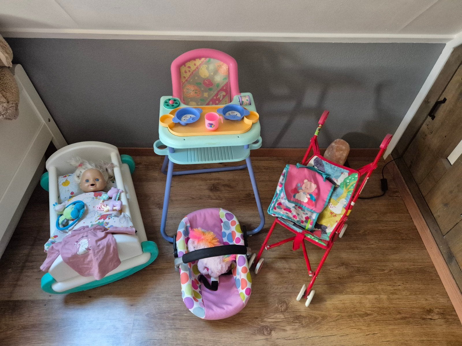 Poppenwagen, poppenstoel en wiegje voor baby- en barbies, Ophalen, Gebruikt, Overige typen