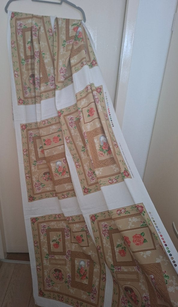 Prachtig gebloemde stof omringd met gouden motief, Meerkleurig, Ophalen of Verzenden, 30 tot 120 cm, Katoen