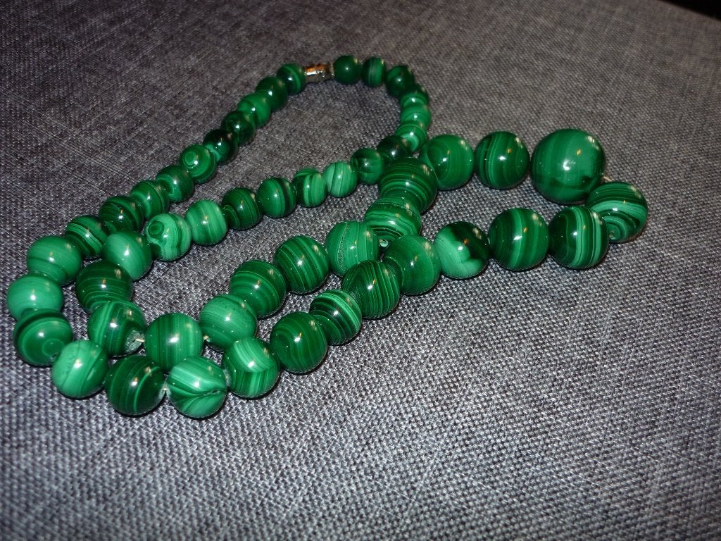 Bijzonder mooie malachiet parelketting ,ca 1955 Afrika, Verzenden, Zo goed als nieuw, Groen, Steen of Mineraal