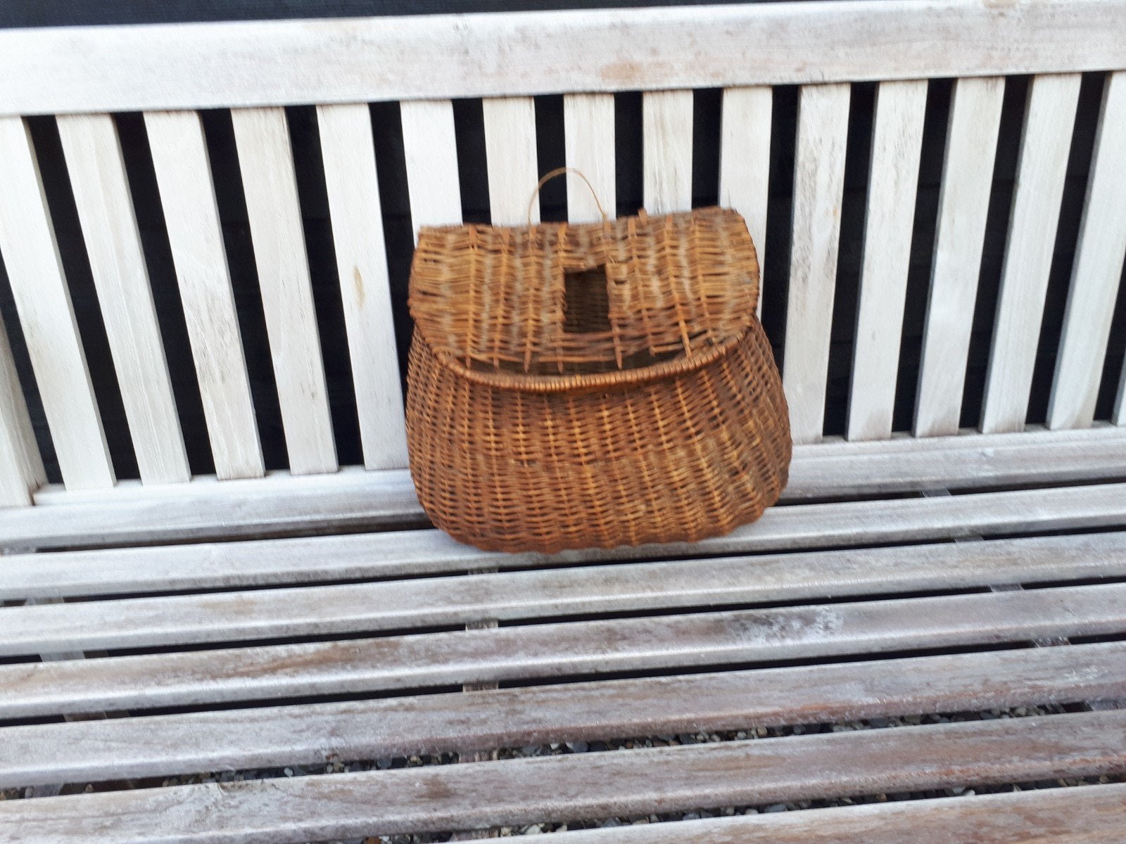 Oude ovale mandje., Ophalen