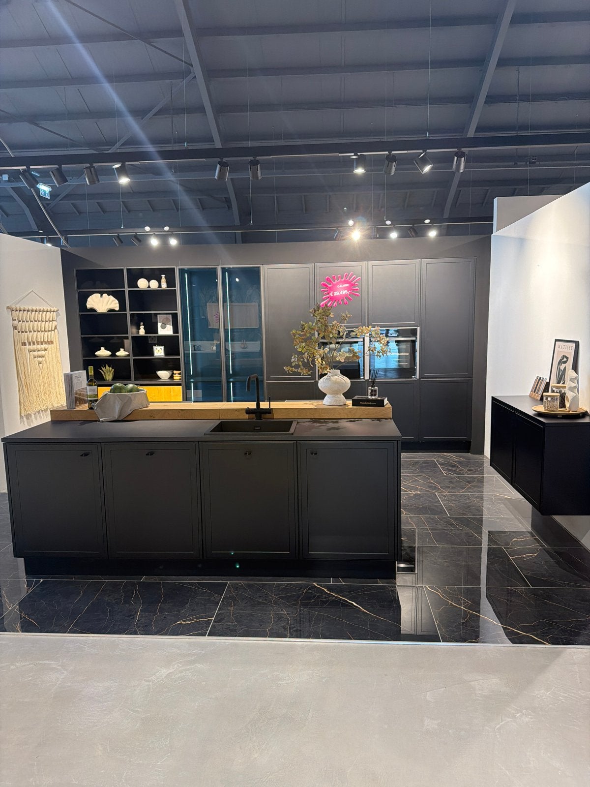Exclusieve Nolte showroomkeuken met kookeiland, Ophalen, Zwart, Hoekkeuken, Zo goed als nieuw