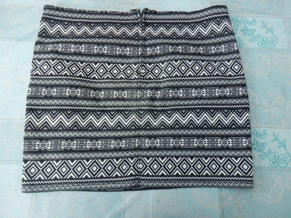 H&M Divided Minirok met Aztec print, maat 42, Zwart, H&M Divided, Maat 42/44 (L), Ophalen of Verzenden
