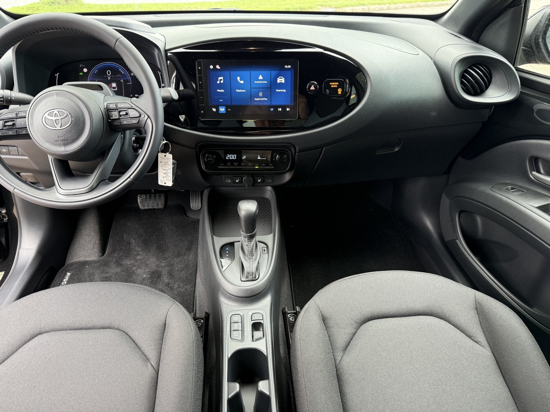 Toyota Aygo X Hybrid 115 pulse Automaat * Camera * Stoelverw, Stof, Gebruikt, Zwart, 116 pk