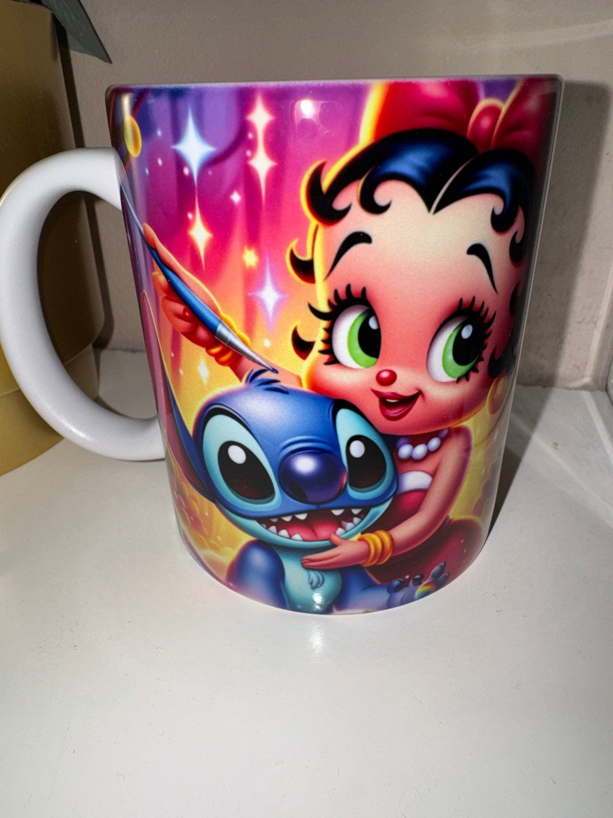 Nieuwe Betty Boop & Stitch Mok - Kleurrijk Design, Ophalen of Verzenden, Nieuw, Meerkleurig, Modern