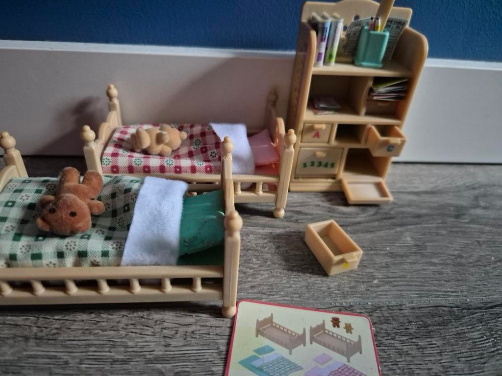 Sylvanian Families stapelbed, bureau en bus met glijbaan, Ophalen of Verzenden, Gebruikt, Toebehoren