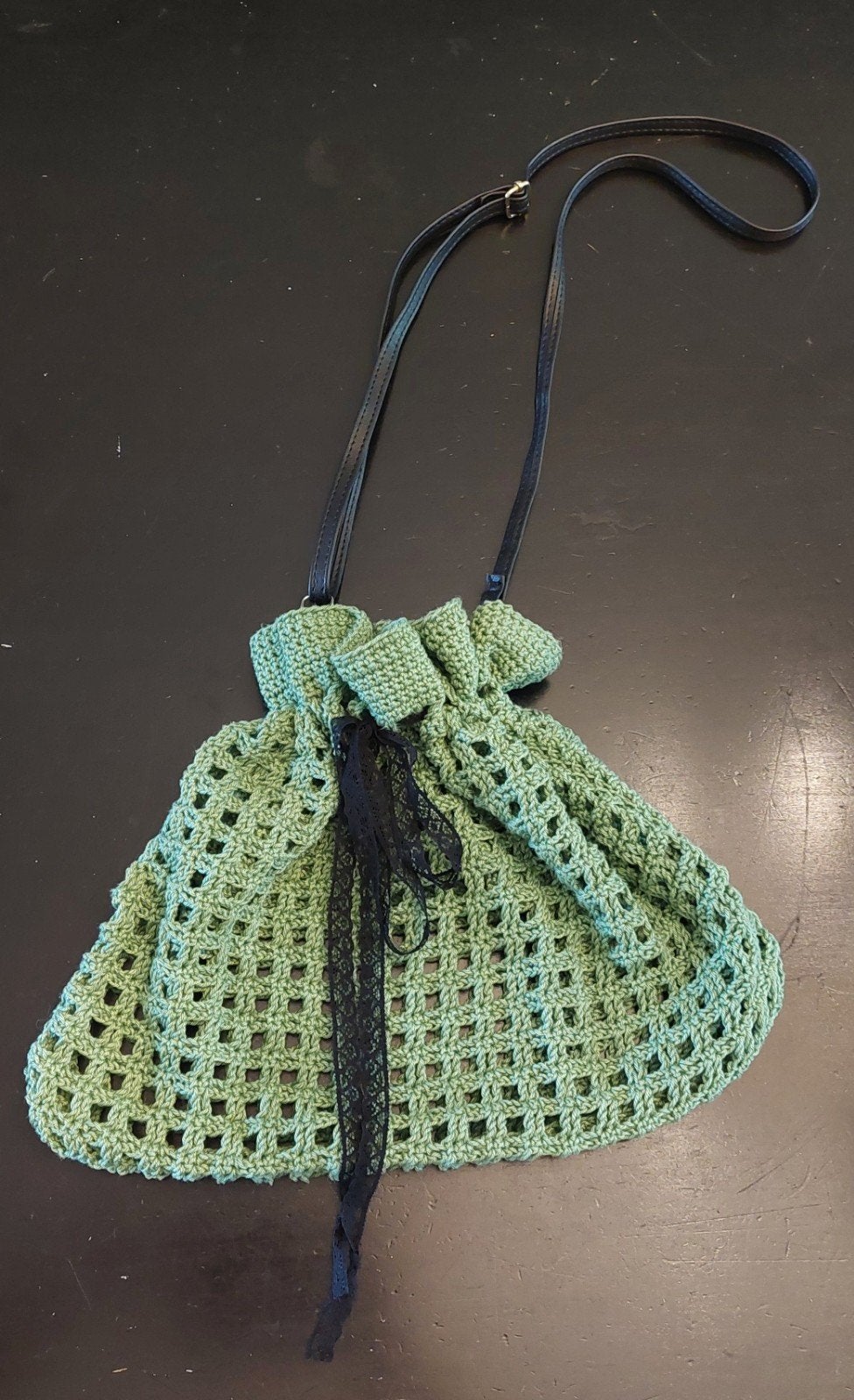 Trend! Nieuw gehaakt buideltasje pouch- Groen met zwart, Sieraden, Tassen en Uiterlijk, Ophalen of Verzenden, Nieuw, Groen