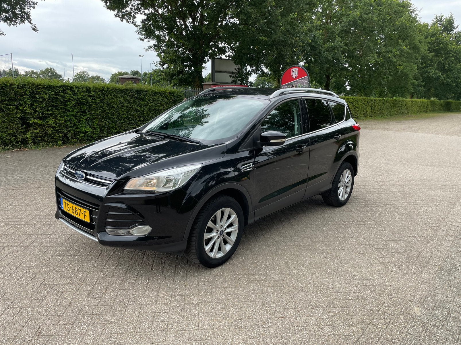 Ford Kuga 4wd automaat titanium, Auto's, Ford, Automaat, 4 cilinders, 1850 kg, Leder en Stof