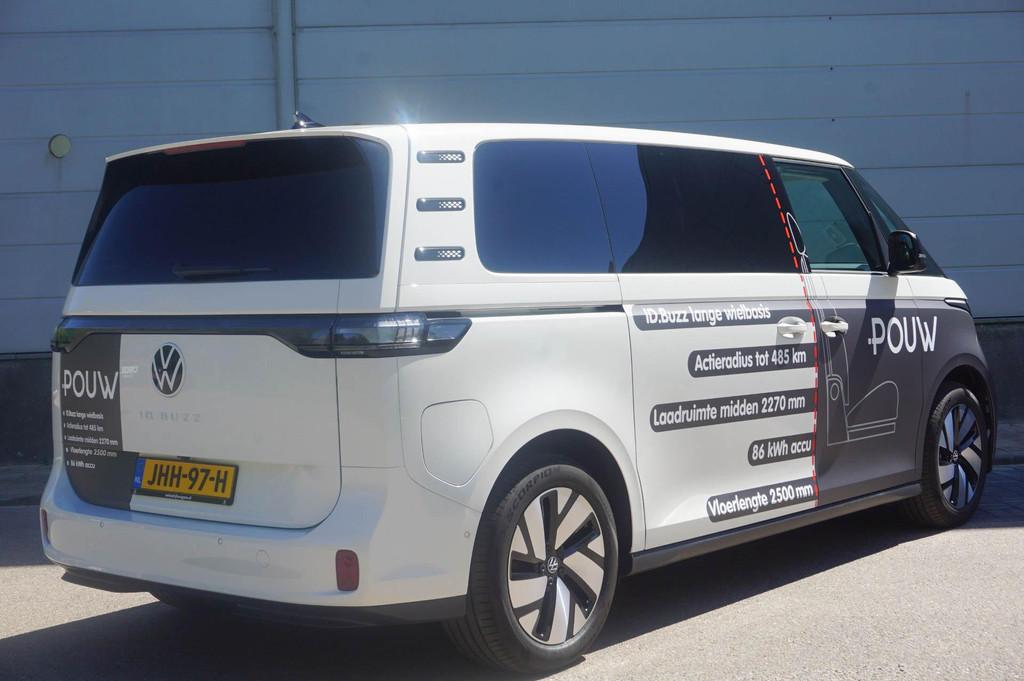 Volkswagen ID. Buzz 286pk Pro Bulli 86 kWh LWB | Geel Kentek, Auto's, Volkswagen, 12 maanden, Wit, 2 stoelen, 1000 kg