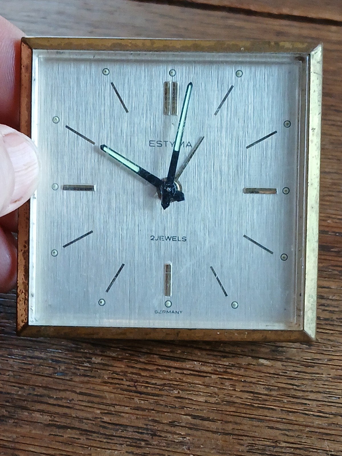 PRACHTIG VINTAGE KLOKJE,(ESTYMA 2 JEWELS) LOOPT OP TIJD.., Goud, Ophalen of Verzenden, Overige merken, Wekker