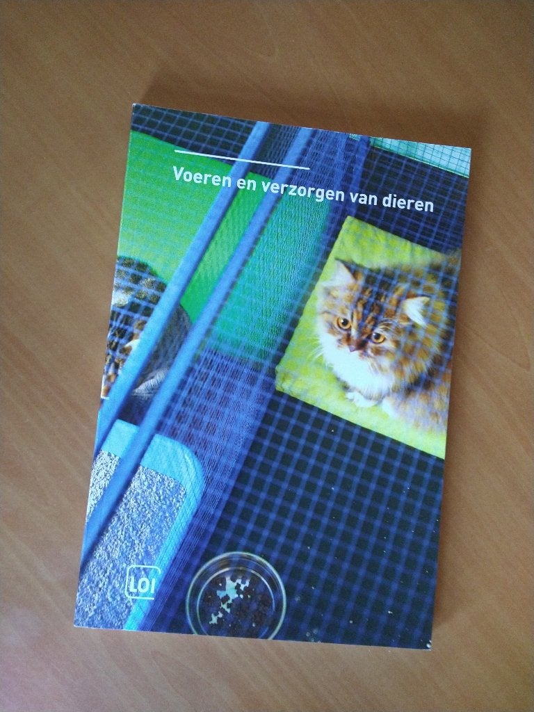Voeren en verzorgen van dieren. Loi, Ophalen of Verzenden, Beta, Zo goed als nieuw, HBO