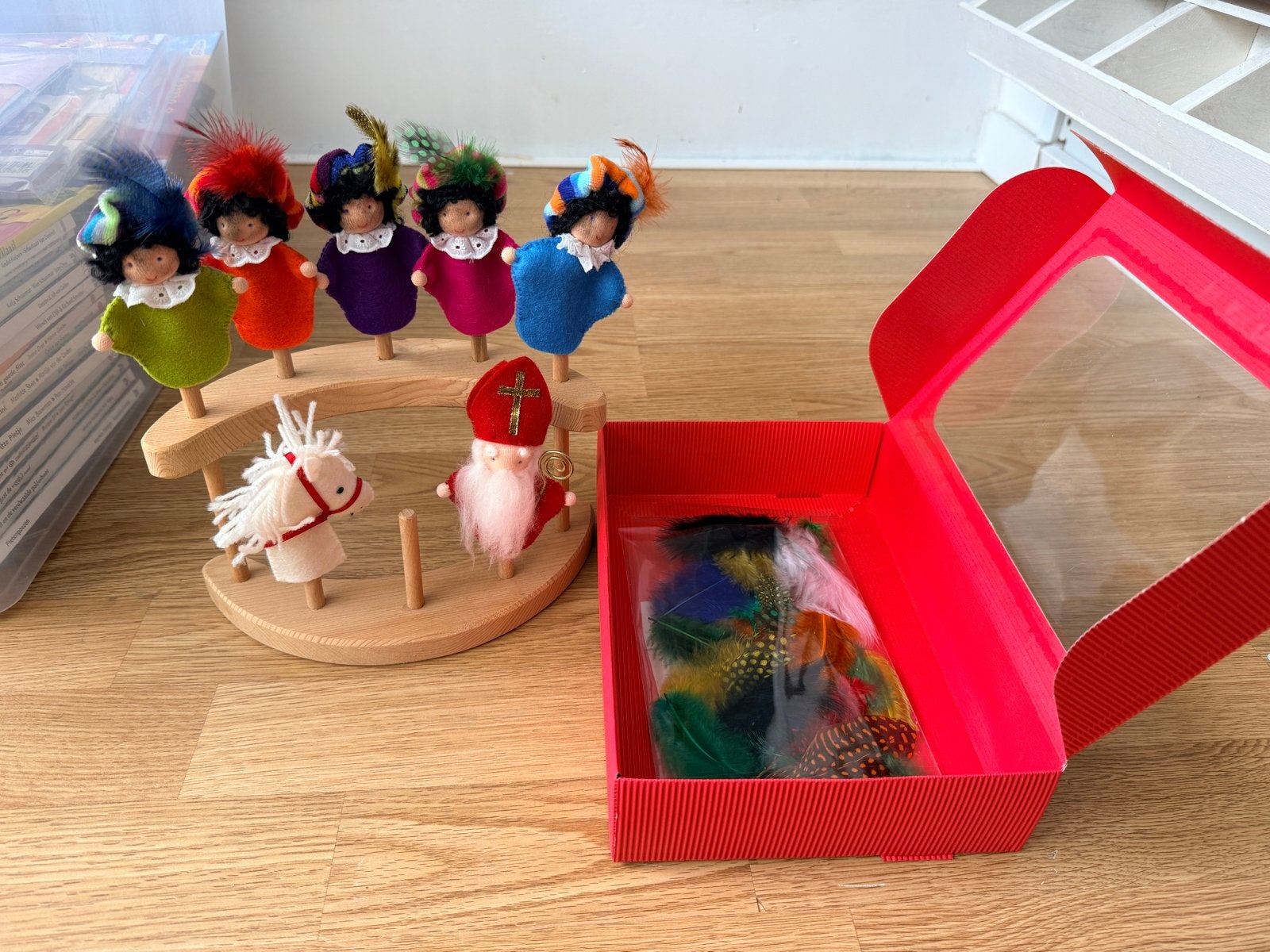 Sinterklaas en Pietjes vingerpoppetjes met standaard, Ophalen of Verzenden, Nieuw, Overige typen