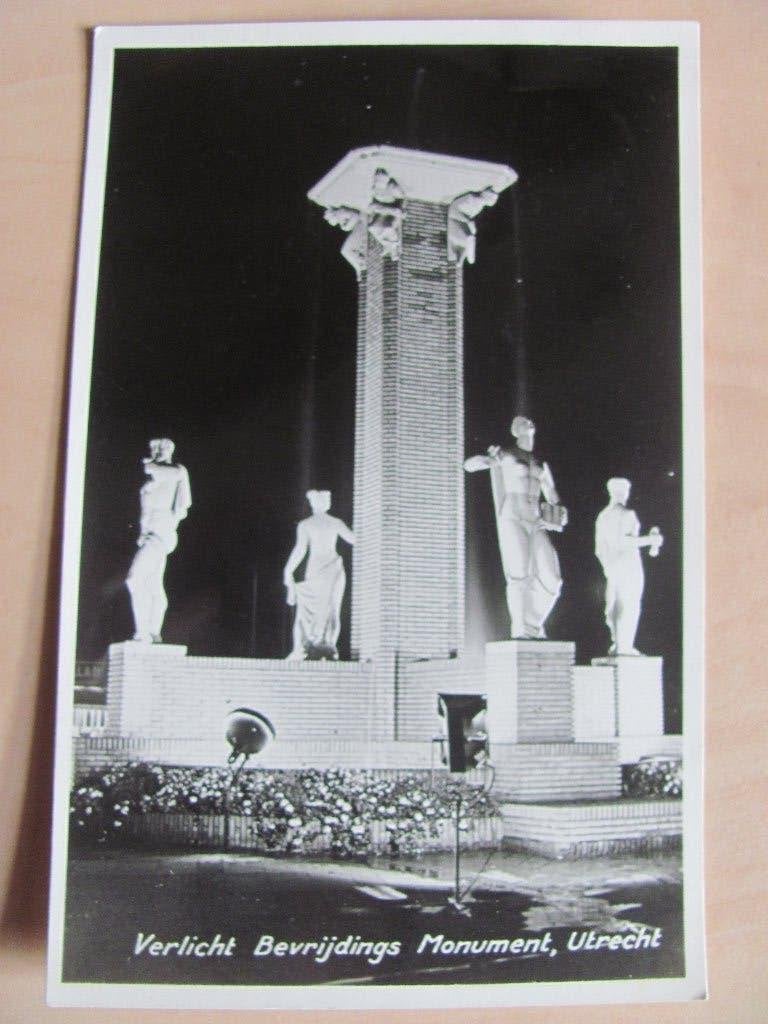 Utrecht 1954 bevrijdingsmonument, Ophalen of Verzenden, Overige soorten, Nederland, Foto of Poster