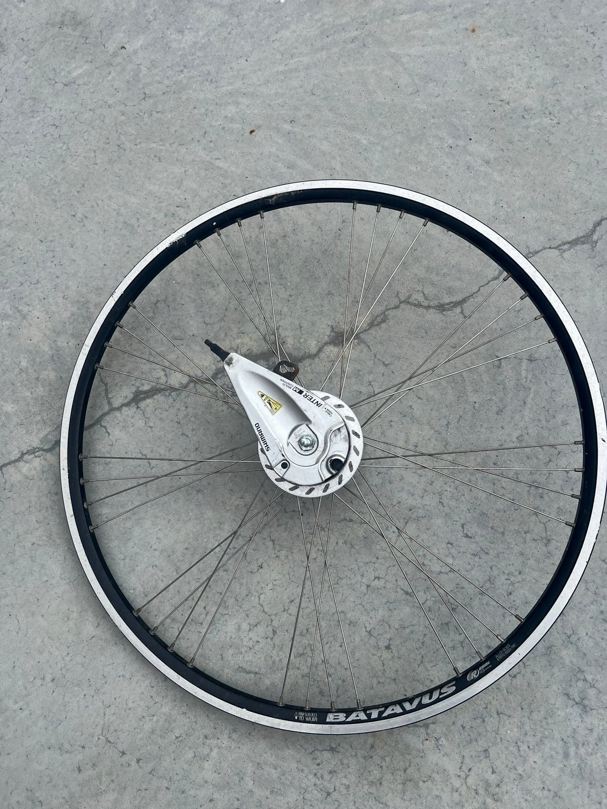 Batavus Voorwiel 28 inch met naafdynamo (velg beschadigd), Ophalen of Verzenden, Gebruikt, Wiel