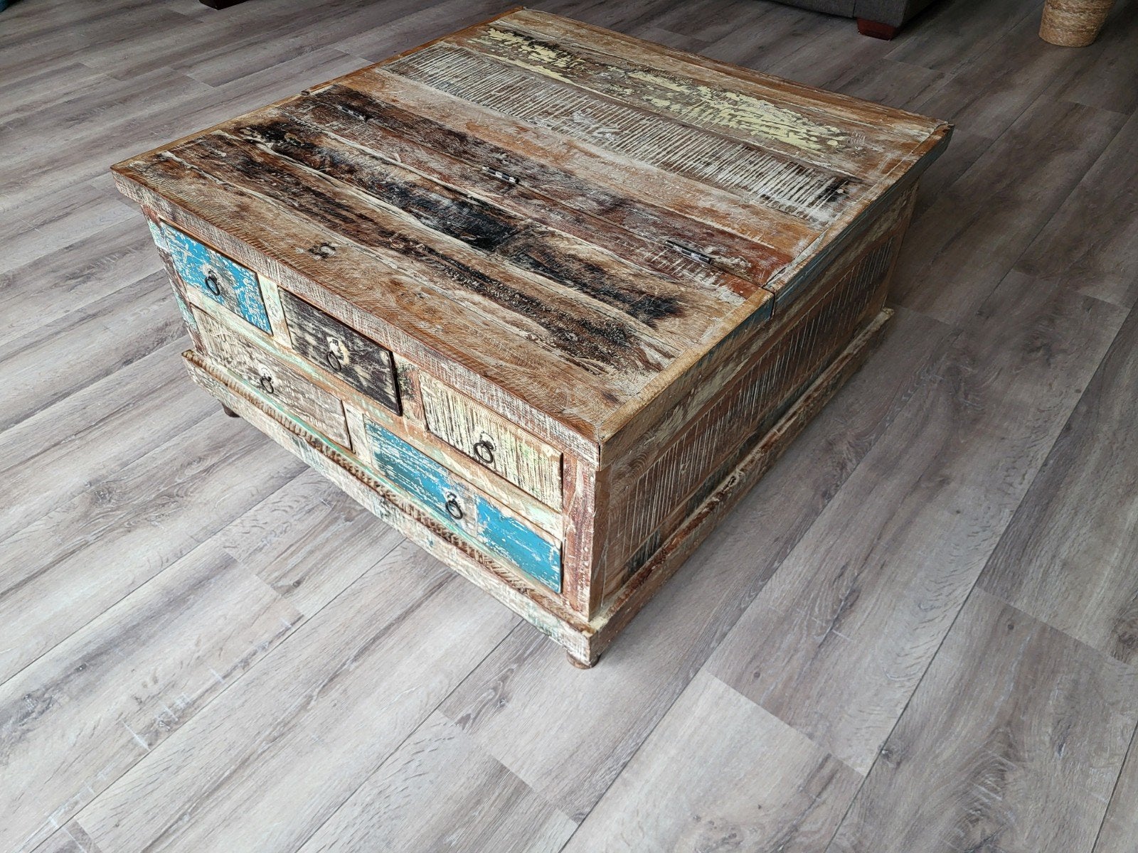 Unieke handgemaakte salontafel van gerecycled hout, Zo goed als nieuw, Onbekend, 5 – 50, Overige houtsoorten