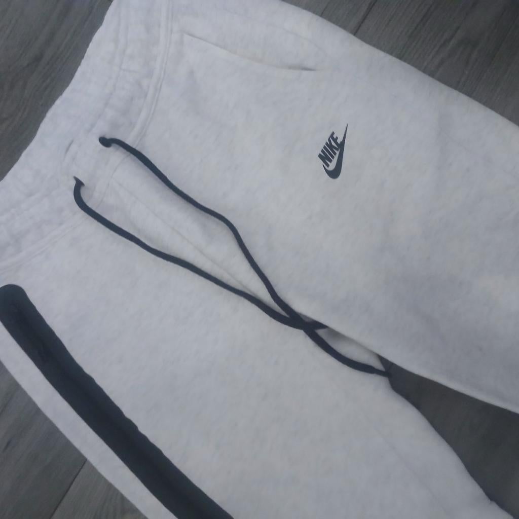 Nike Tech Fleece Joggingbroek Maat S, Ophalen, Wit, Nike, W32 (confectie 46) of kleiner
