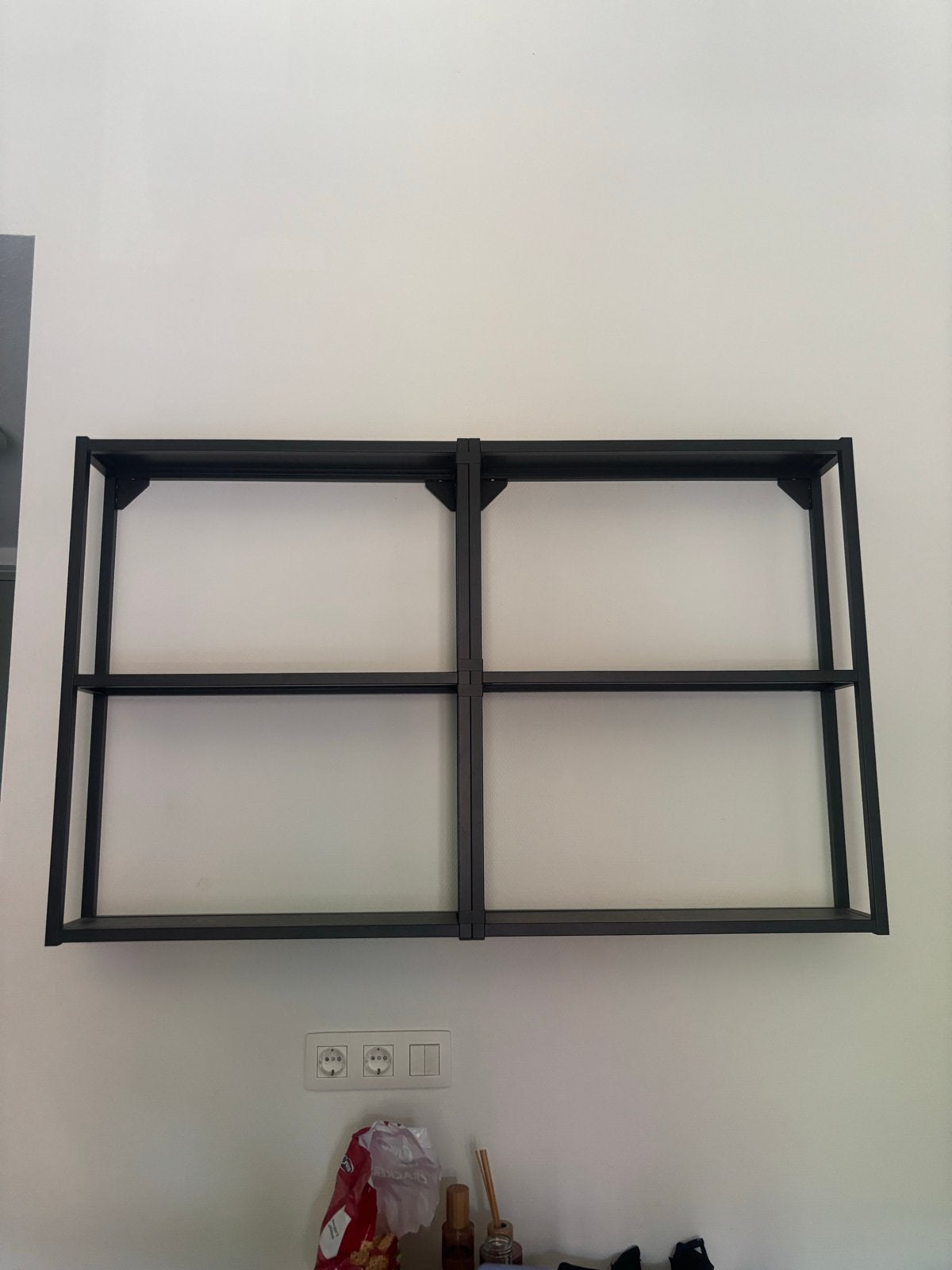 Zwart metalen wandrek met 2 vakken, Met plank(en), 150 tot 200 cm, Ophalen of Verzenden, Zo goed als nieuw
