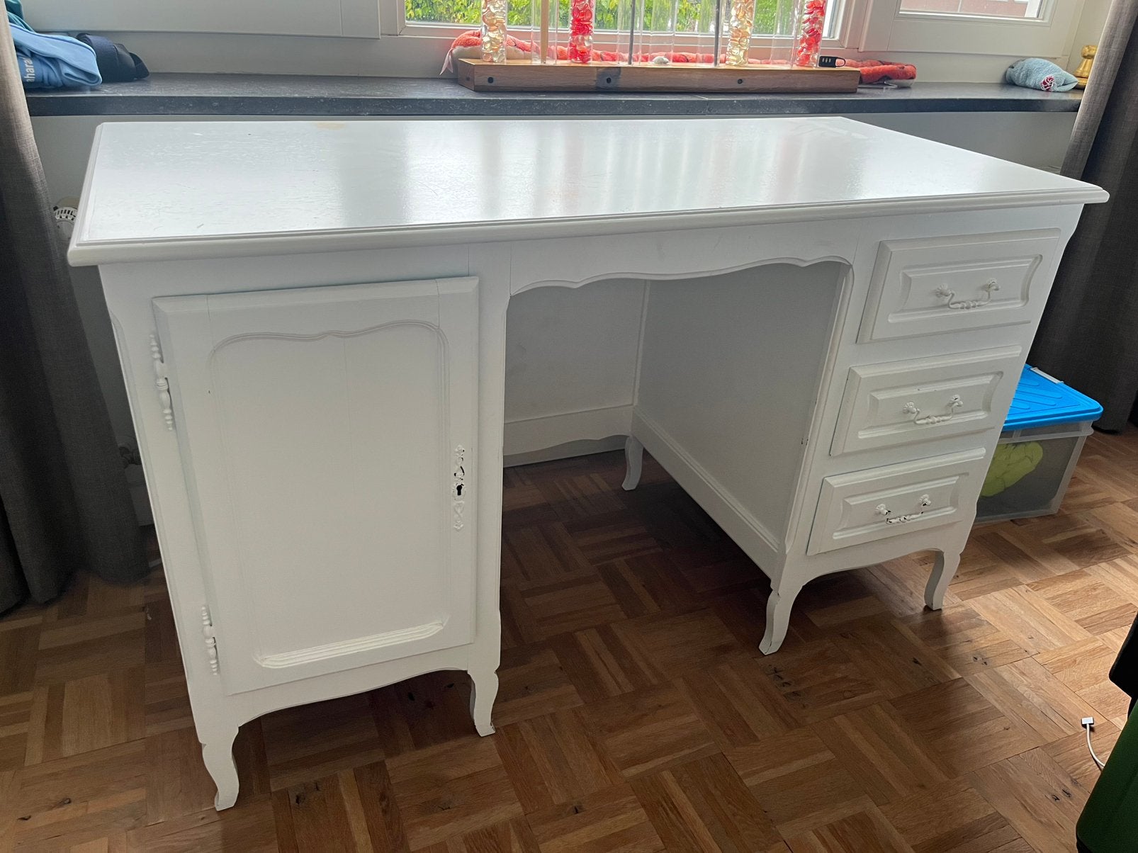 Wit (kinder)bureau. hxdxb 80x62x134, Met lades, Gebruikt, Hout, 62 cm