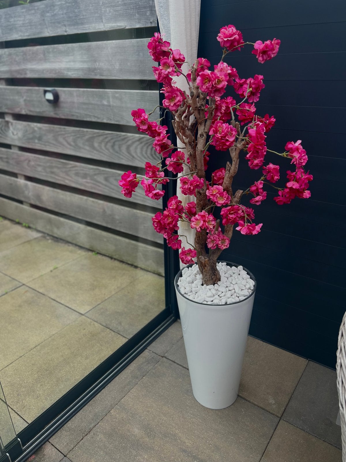 Kunstbloesem met donkerroze bloemen in pot, Ophalen, Binnen, Gebruikt, Roze