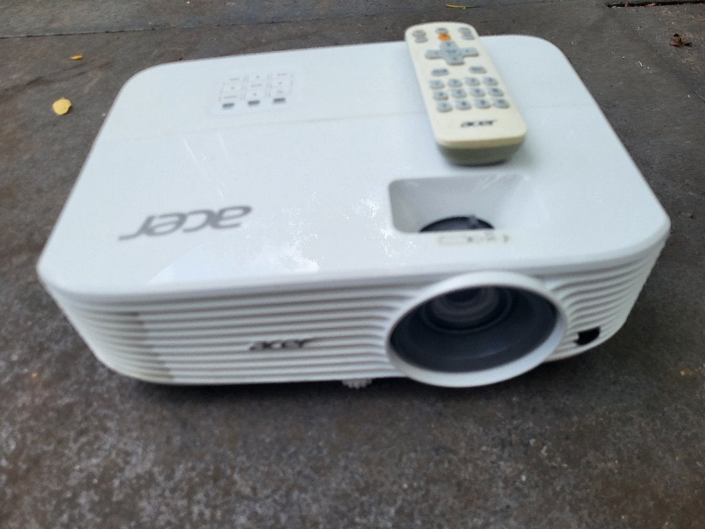 Te koop: Acer beamer met Nieuwe Lamp en Afstandsbediening, Gebruikt, Ophalen of Verzenden, DLP, Full HD (1080)