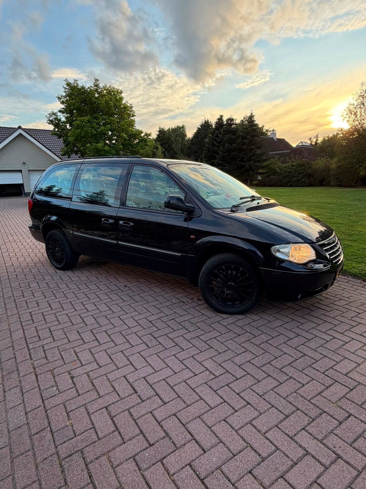 Chrysler Grand Voyager 3.3 I 128KW 2005 Zwart, 3301 cc, 450 kg, Grand Voyager, 138 €/maand