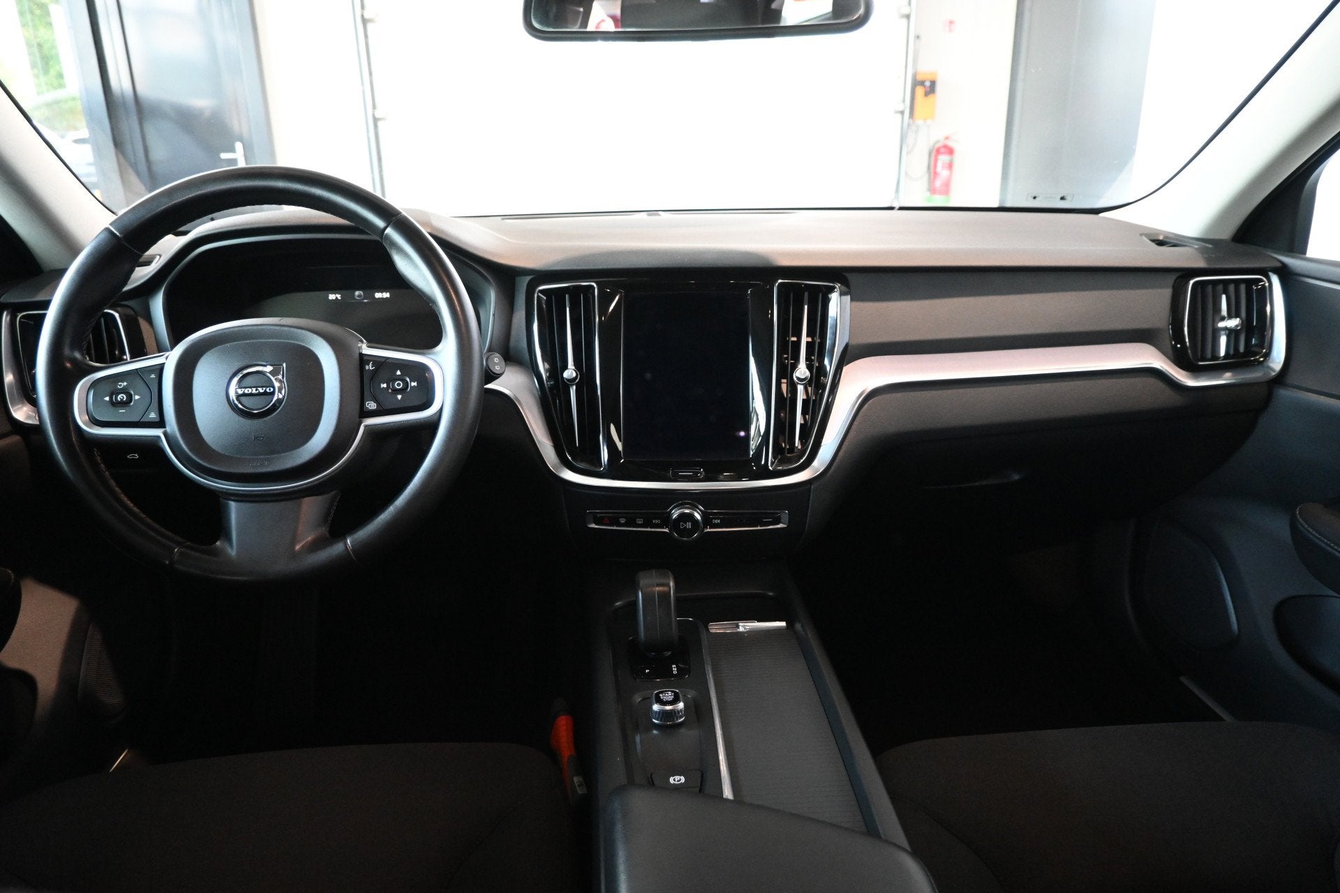 Volvo V60 2.0 B3 Momentum Advantage Automaat Navigatie Stuur, Auto's, Stof, 4 cilinders, Wit, Origineel Nederlands