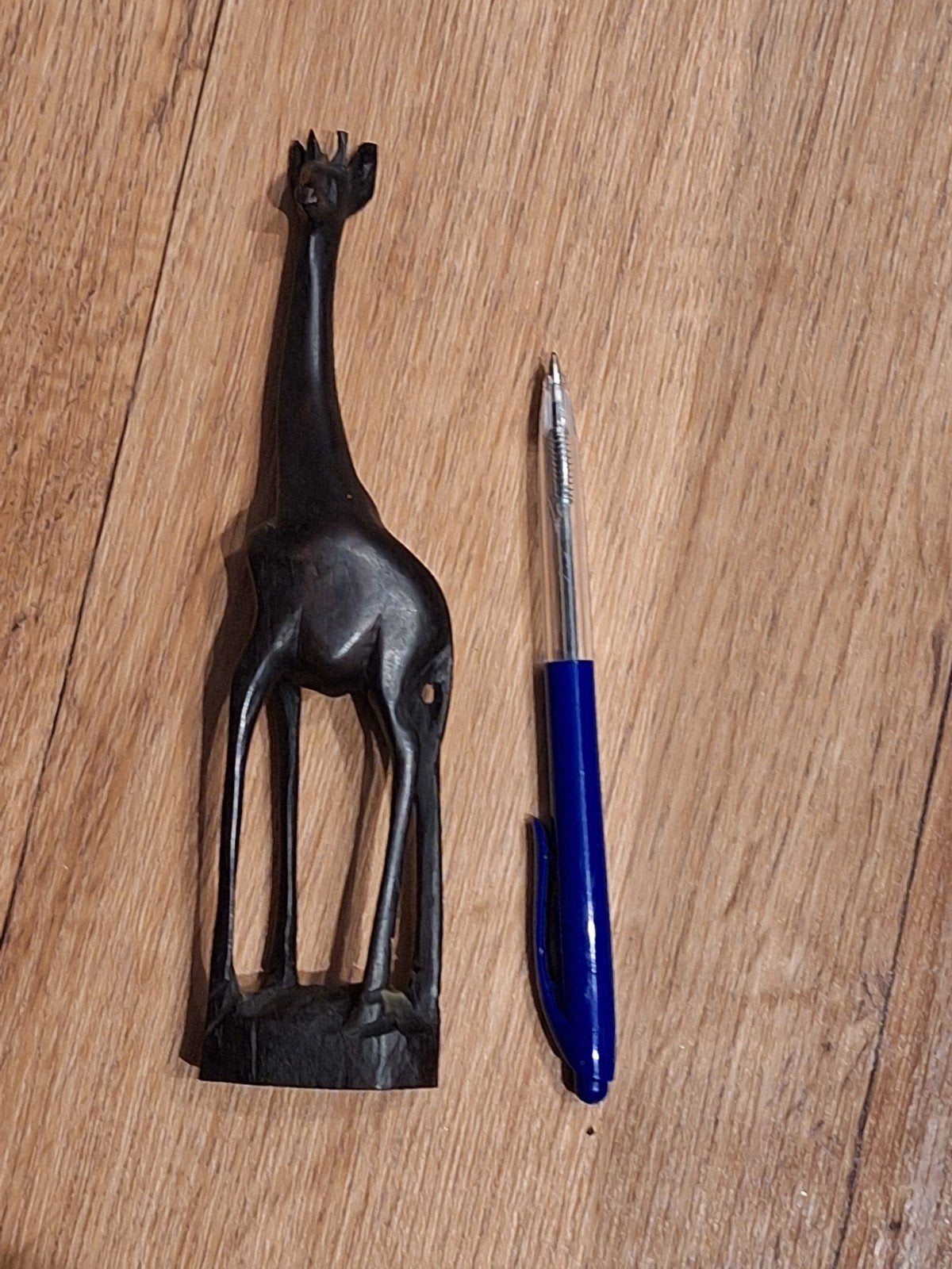 Handgesneden houten giraf beeldje, Minder dan 20 cm, Ophalen of Verzenden, Zwart, Beeld