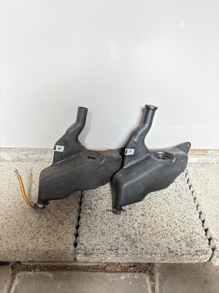 Piaggio zip 2 takt olie tank 2 stuks, Ophalen of Verzenden, Gebruikt