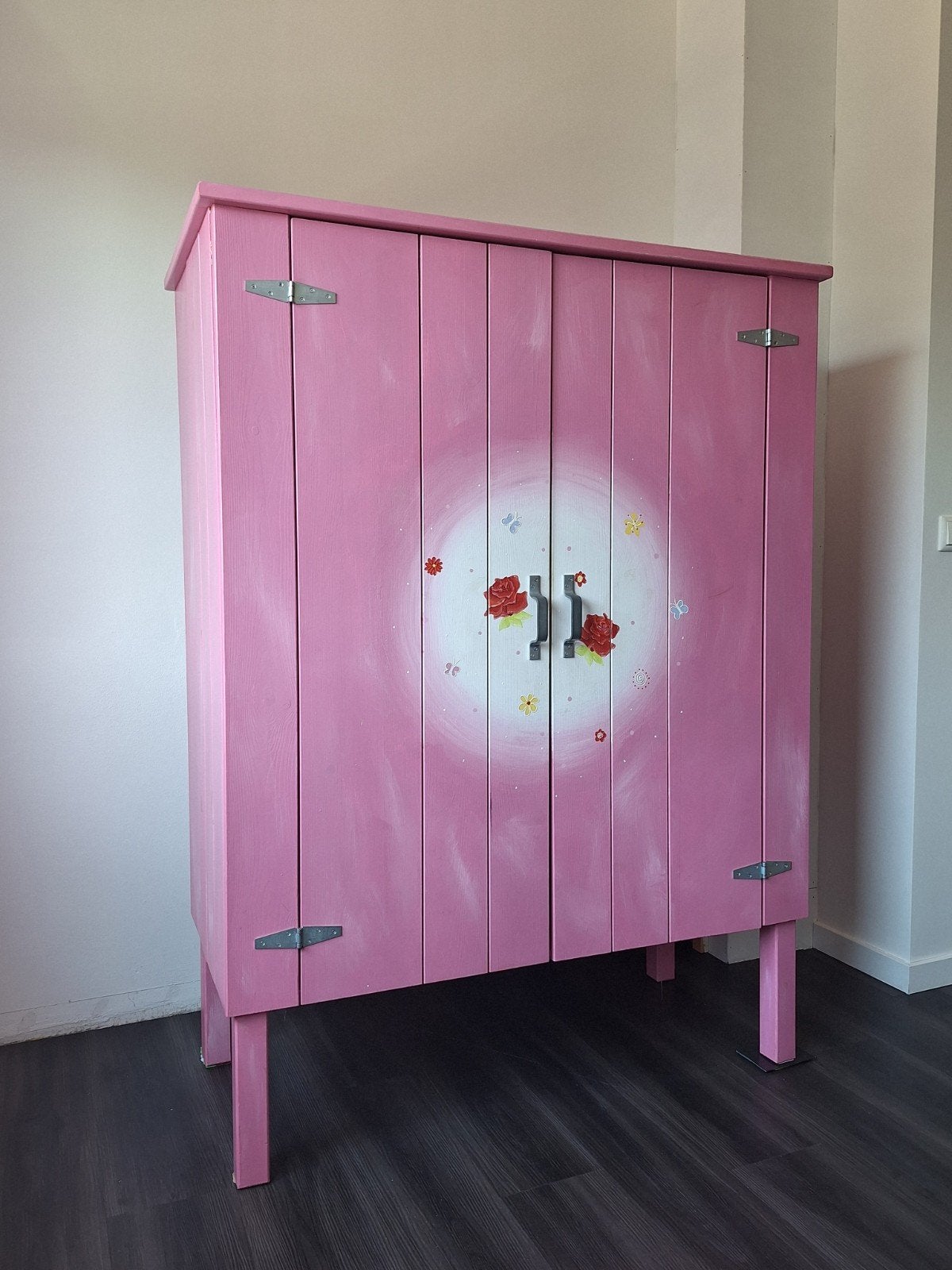 Foto 5 van Kinderkamer roze - Bed, Bureau, Kast, Nachtkastje