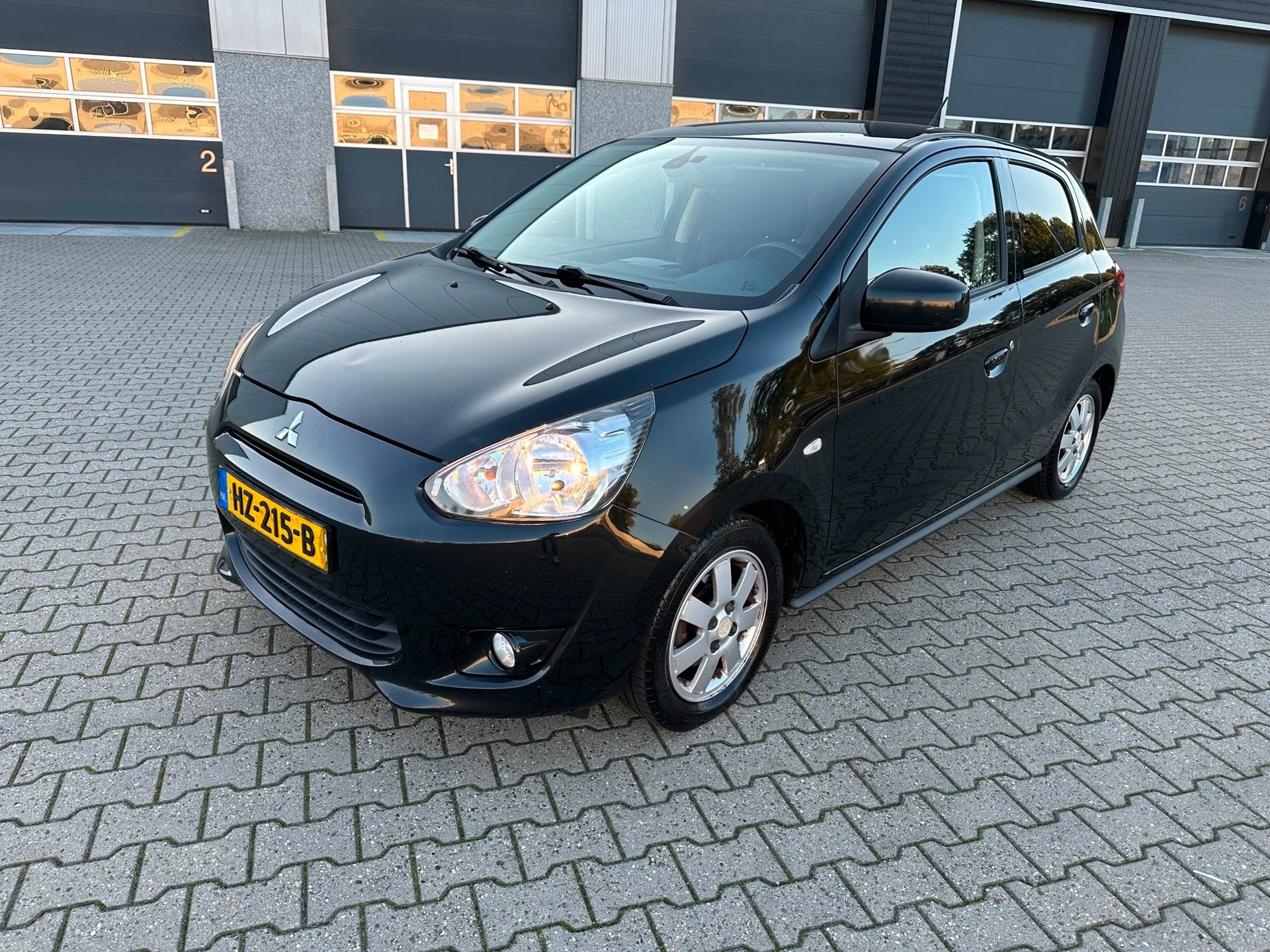 Mitsubishi Space Star 1.0 Bright, Auto's, Voorwielaandrijving, Gebruikt, Zwart, Origineel Nederlands