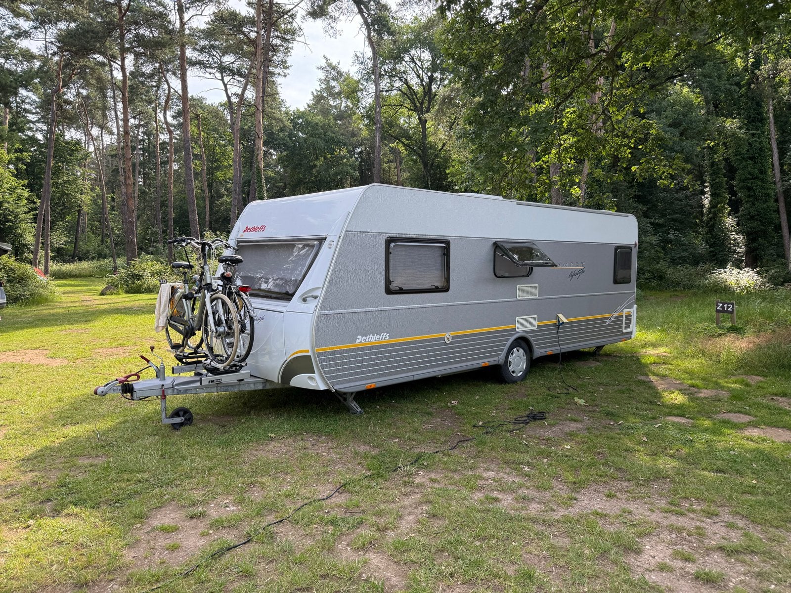 Dethleffs Camper 595S airco vloerverwarming voortent luifel, Vast bed, Rondzit, Particulier, Schokbreker