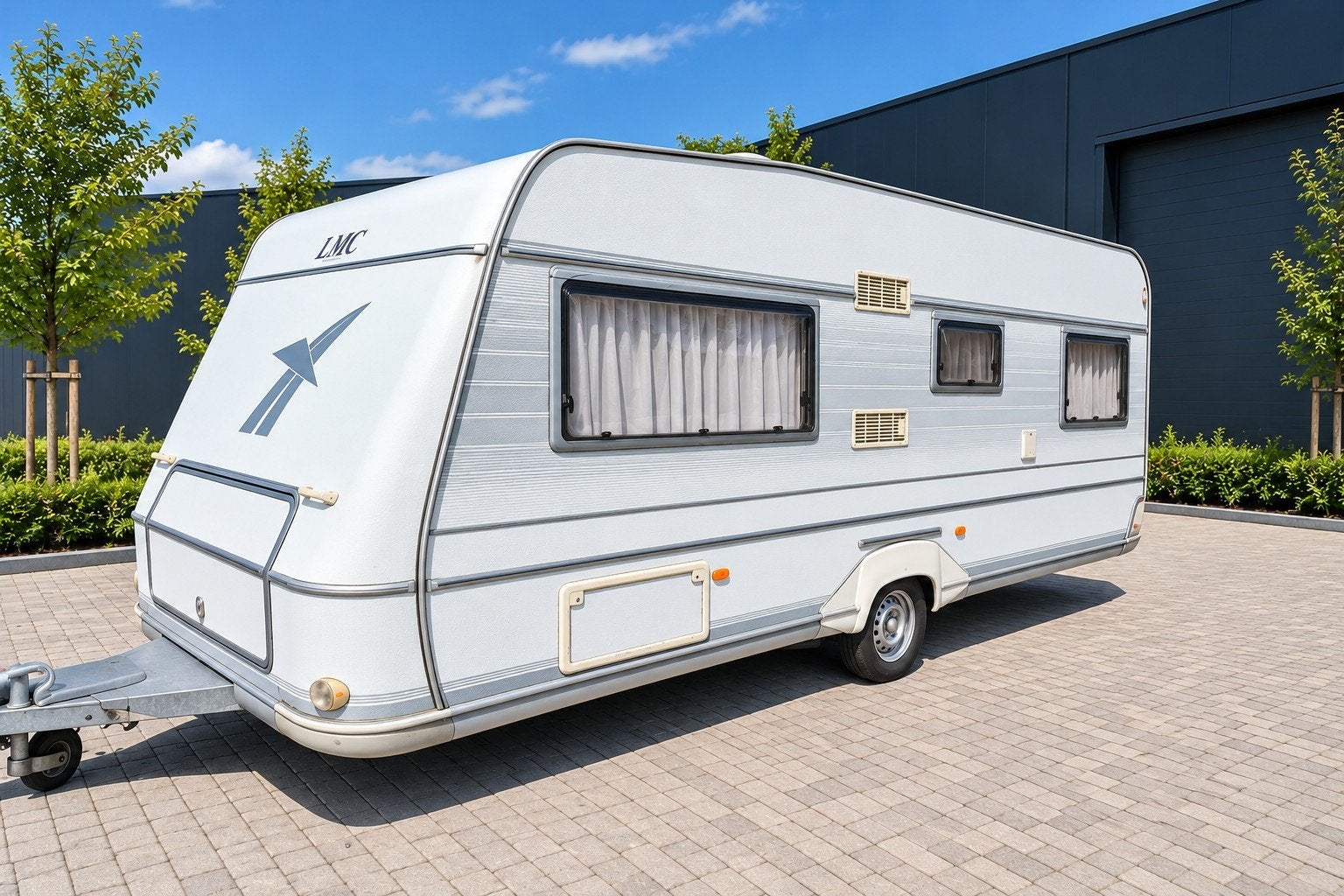 LUXE en zeer COMPLETE 4-persoons lmc dominant met voortent, Rondzit, 6 tot 7 meter, LMC en Münsterland, Luifel