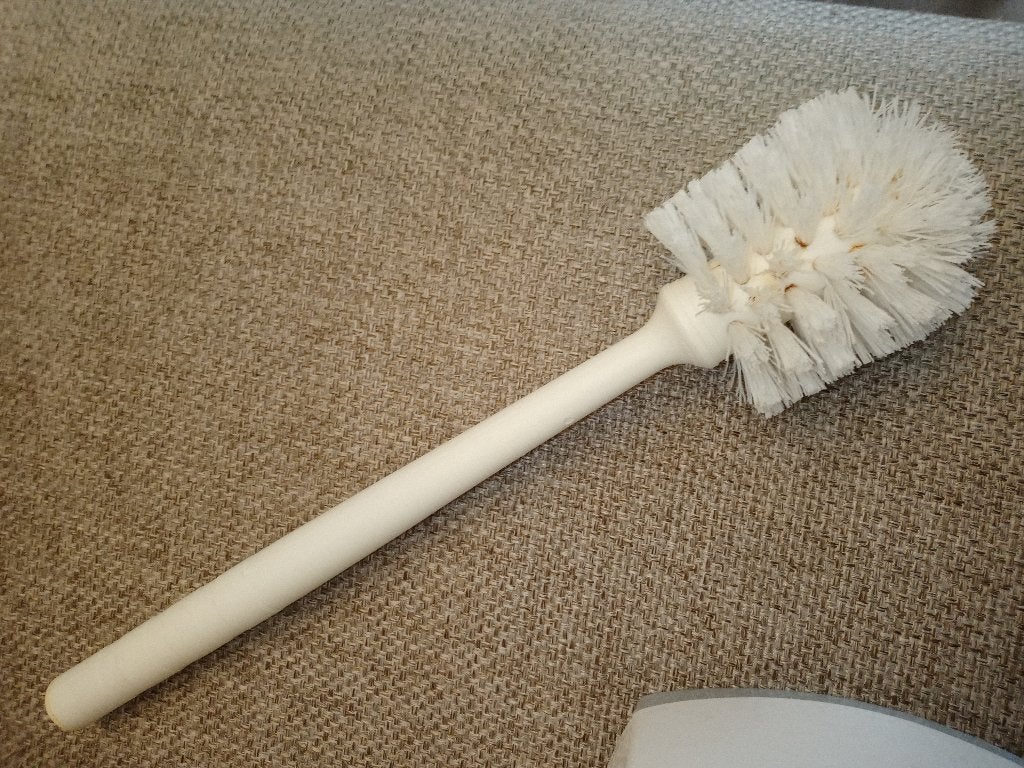 Te koop witte wc-borstel in standaard, Ophalen of Verzenden, Bezem of Borstel