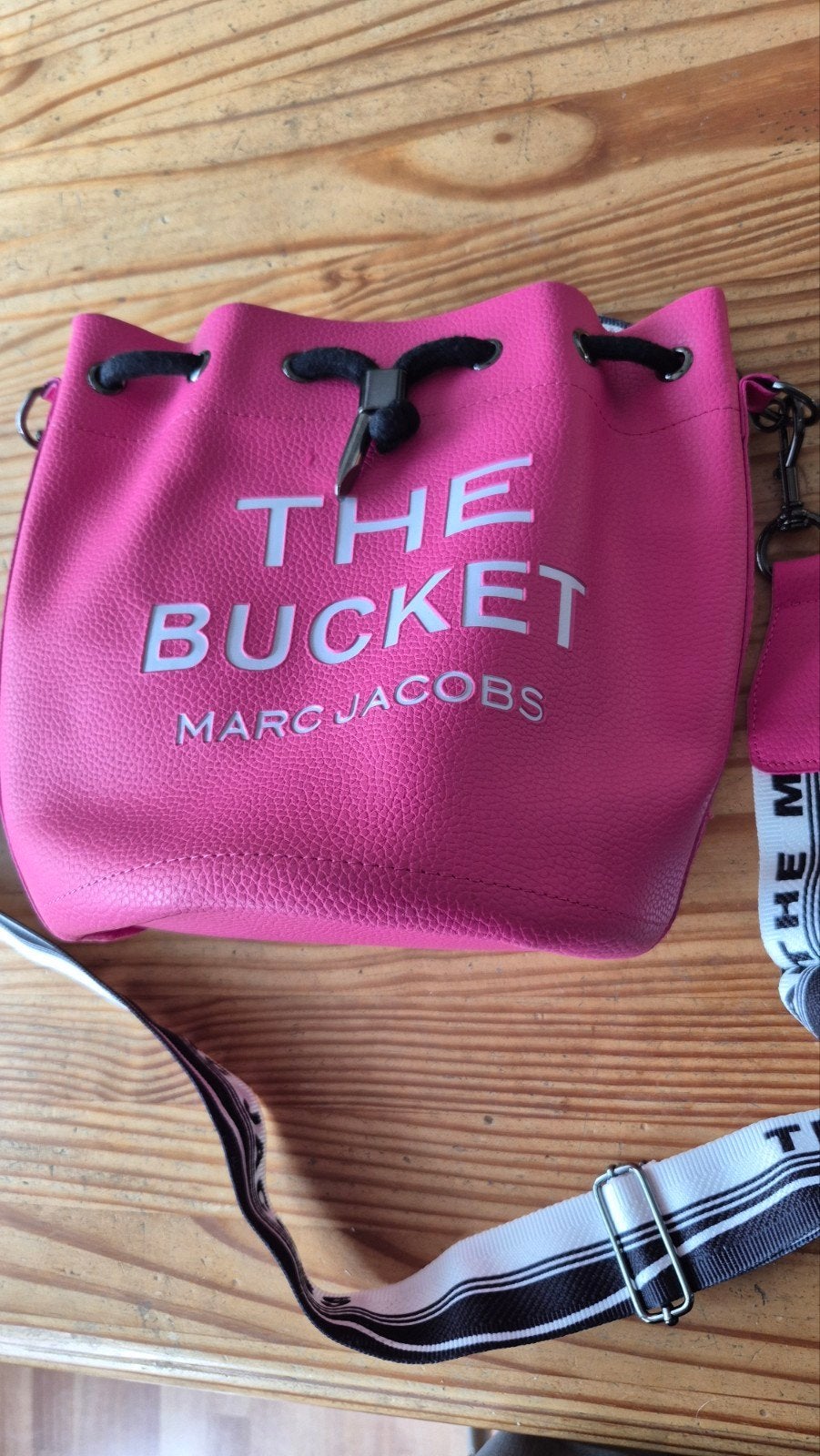 Marc Jacobs The Bucket Bag - Roze Schoudertasje, Sieraden, Tassen en Uiterlijk, Ophalen of Verzenden, Zo goed als nieuw, Roze