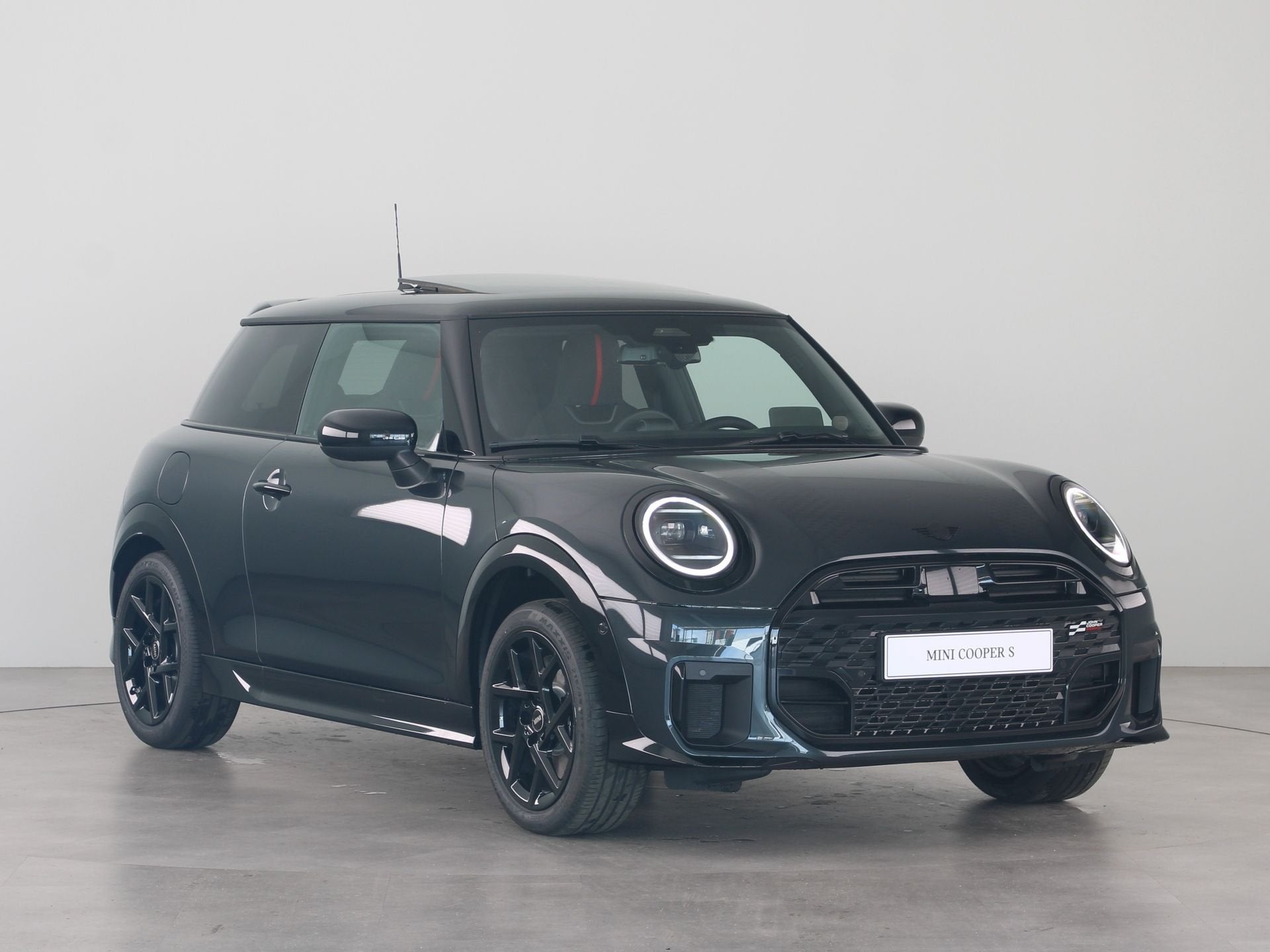 MINI Cooper S John Cooper Works Pakket M PRIVATE LEASE EUR 6, Auto's, 1998 cc, Zwart, 4 cilinders, 4 stoelen