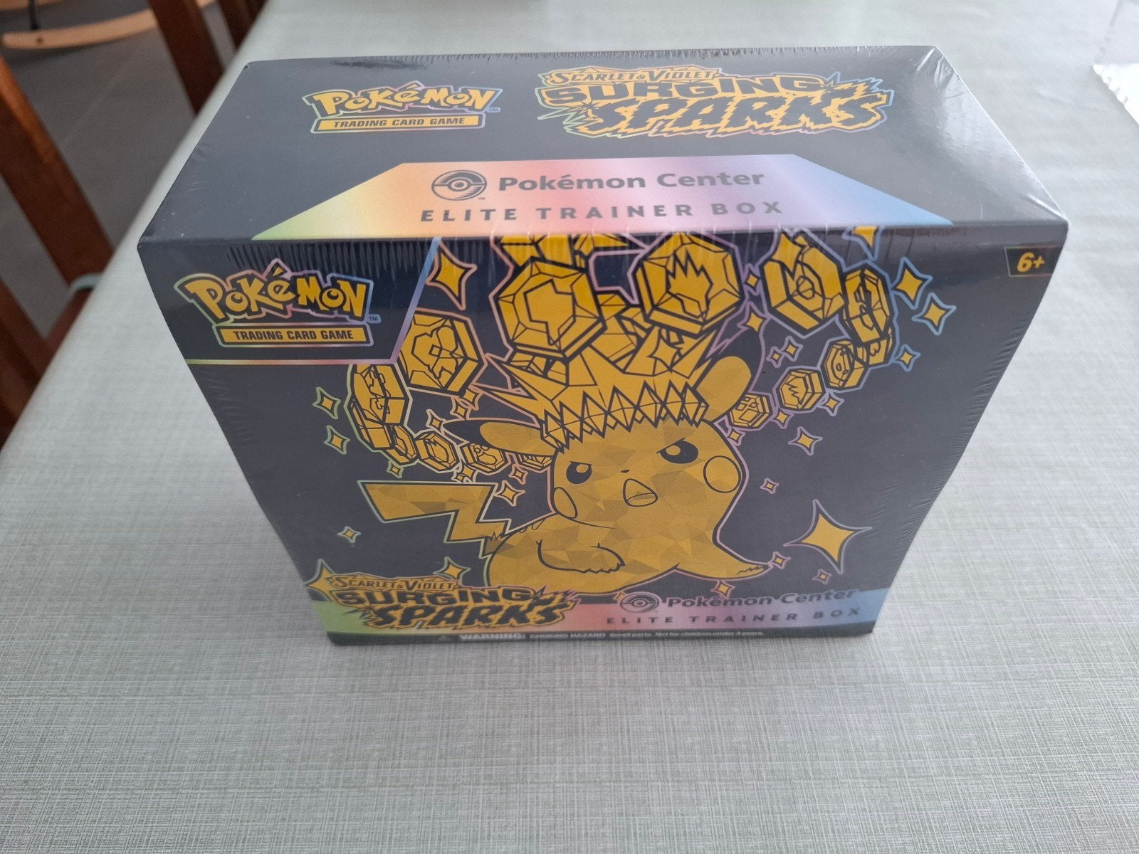 Pokémon Center ETB Surging Sparks, Ophalen of Verzenden, Nieuw, Overige typen