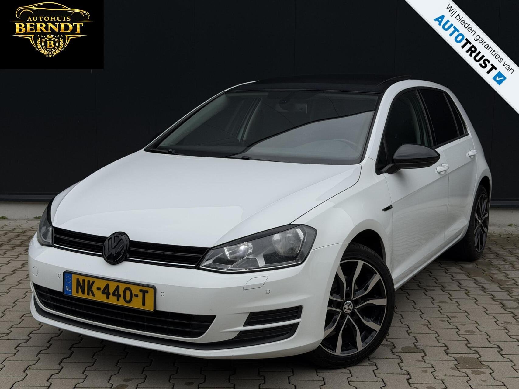 Volkswagen Golf 1.2 TSI Trendline NWDistributie Pano Stoelvw, Voorwielaandrijving, Euro 5, Gebruikt, Zwart