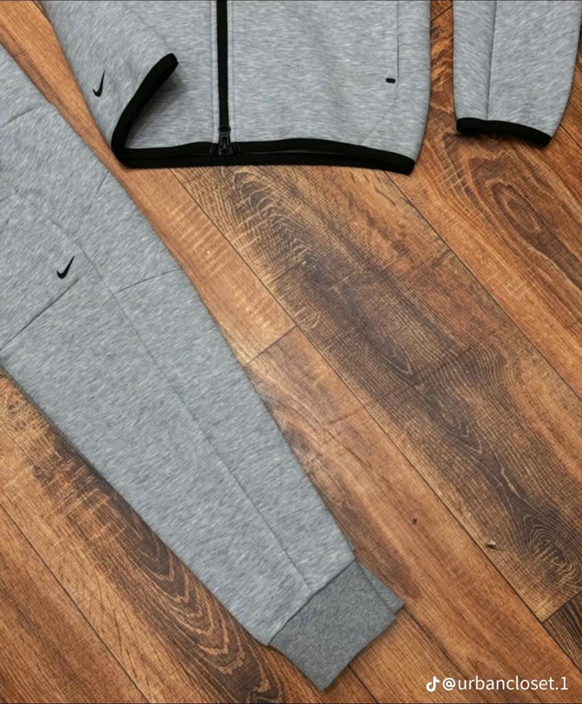 Nike Tech Fleece Trainingspak Grijs, Kleding | Heren, Sportkleding, Maat 48/50 (M), Ophalen of Verzenden, Zo goed als nieuw, Grijs