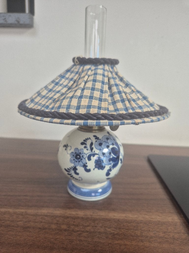 Kleine petroleumlamp met Delfts voet, Ophalen of Verzenden