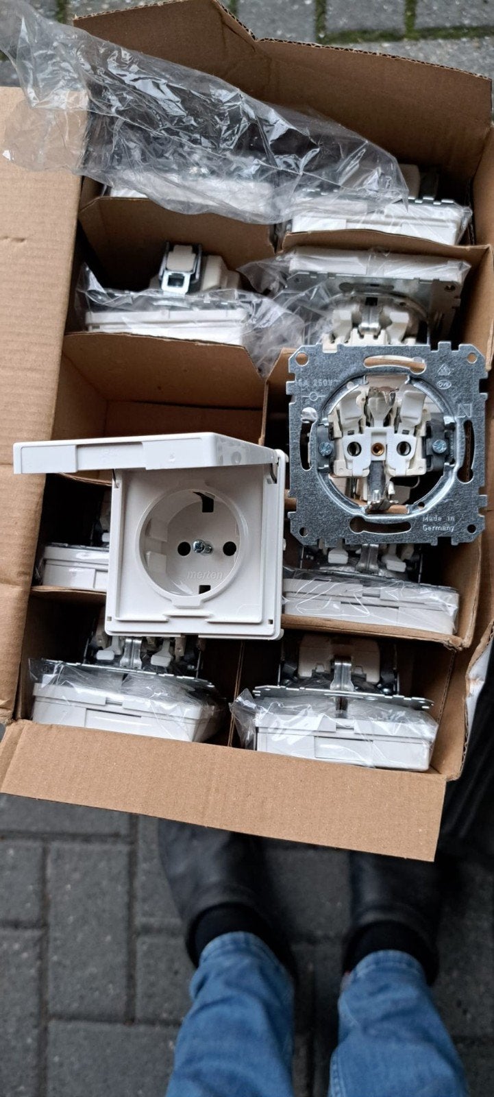 Merten Schuko-Steckdosen-Einsätze met klapdeksel, 10 stuks, Ophalen of Verzenden, Nieuw, Schneider Electric, Stopcontact