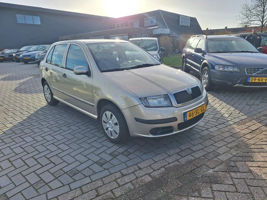 Skoda Fabia 1.4-16V Equipe / Leuke auto / APK maart 2027, Voorwielaandrijving, 4 cilinders, Beige, Origineel Nederlands