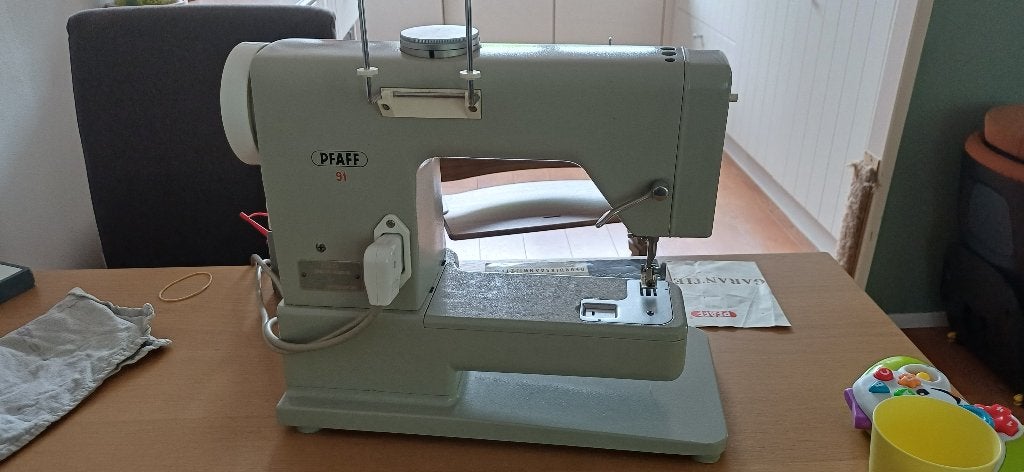 Pfaff 91 naaimachine uit 1966 met koffer en accessoires, Antiek en Kunst, Antiek | Naaimachines, Ophalen