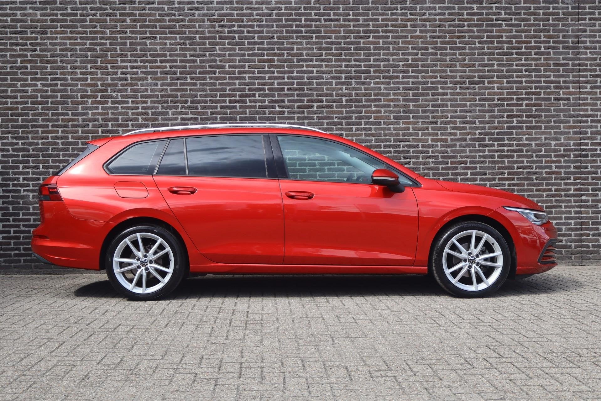 Volkswagen Golf Variant 1.0 eTSI 110pk DSG Life | Navigatie, Auto's, 12 maanden, Gebruikt, Origineel Nederlands, 19 km/l