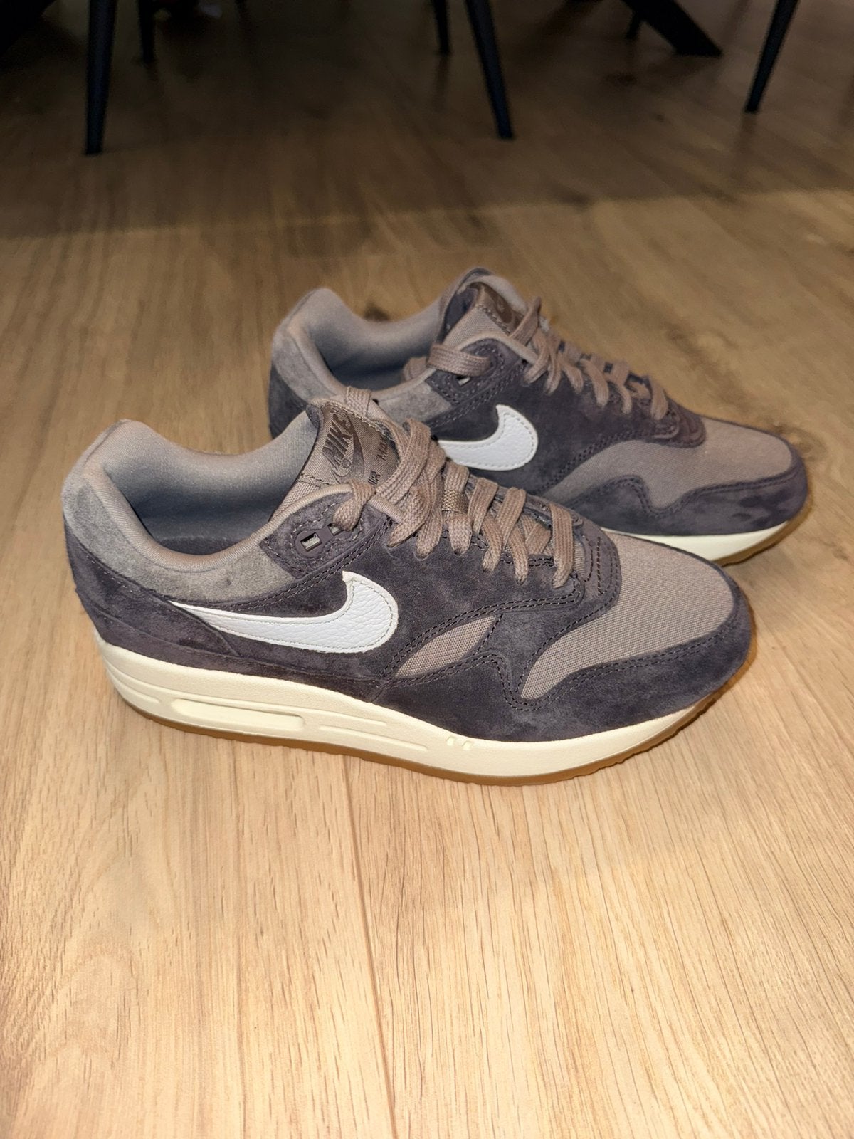 Nike Air max 1 Soft grey 37,5, Ophalen of Verzenden, Nieuw, Hardloopschoenen, Nike