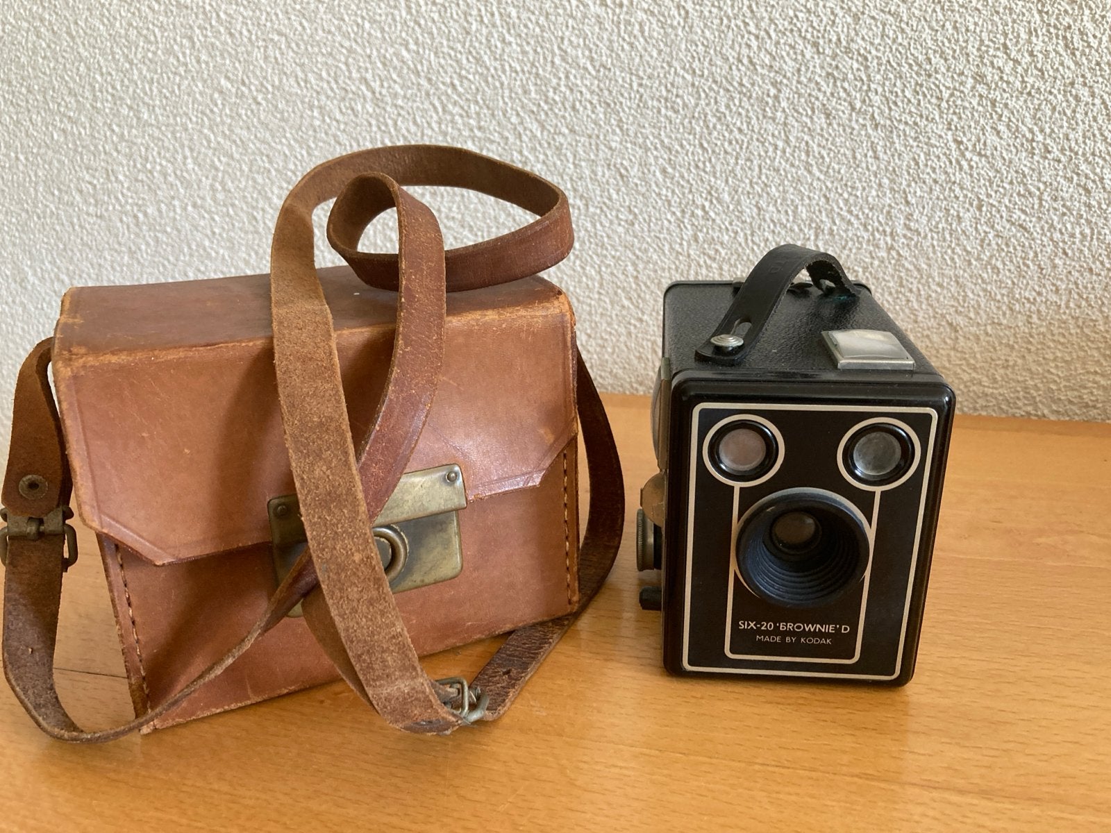 Vintage Kodak Six-20 Brownie'D Boxcamera met Leren Tas, Ophalen of Verzenden, Gebruikt, Compact, Kodak