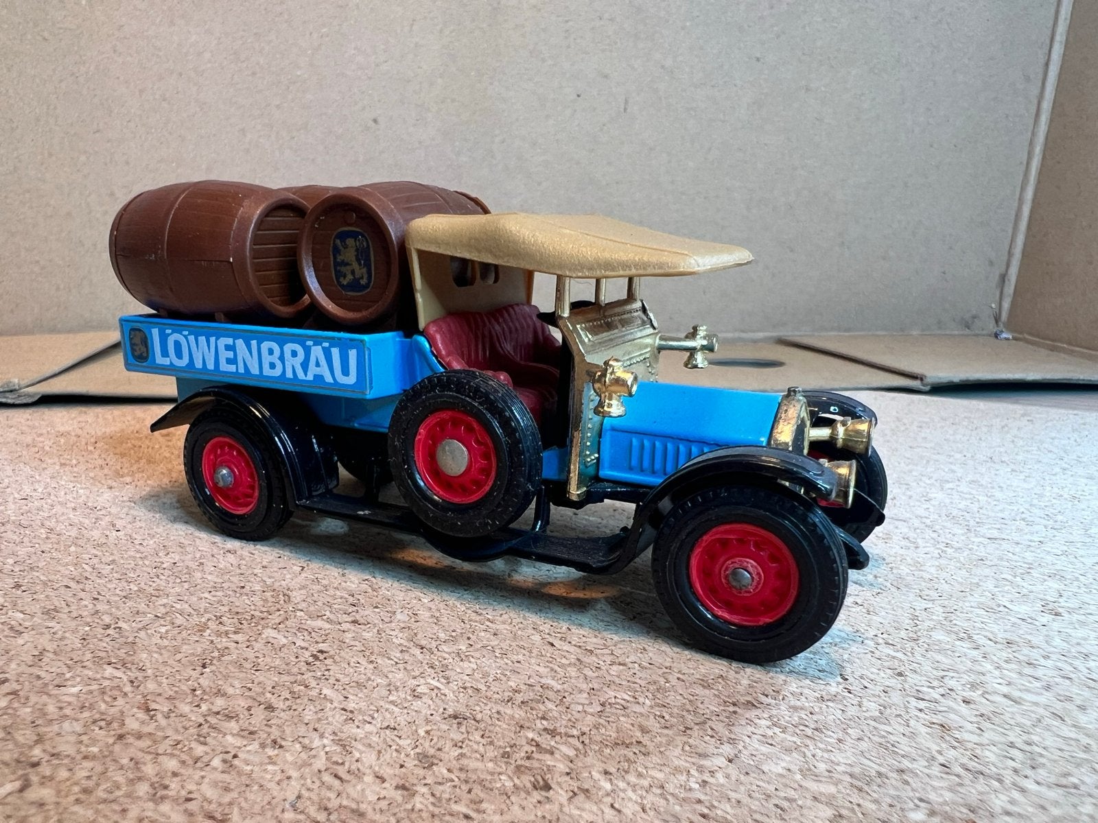 Matchbox Models of Yesteryear Löwenbräu vrachtwagen, Ophalen of Verzenden, Gebruikt, Bus of Vrachtwagen