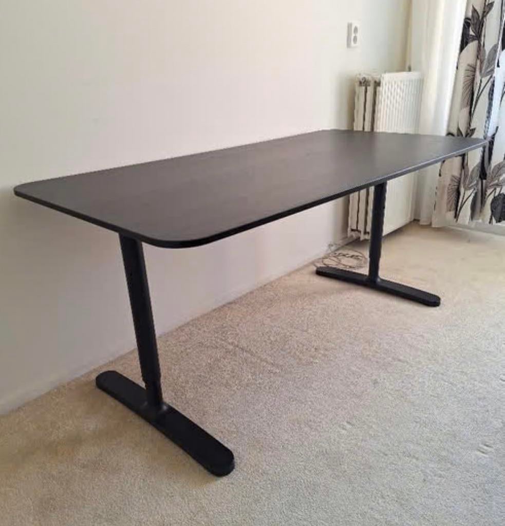 2 stuks IKEA Bekant Bureau - Zwart gebeitst essenfineer, Huis en Inrichting, Bureaus, Zwart, Hout, Ophalen of Verzenden, Zo goed als nieuw