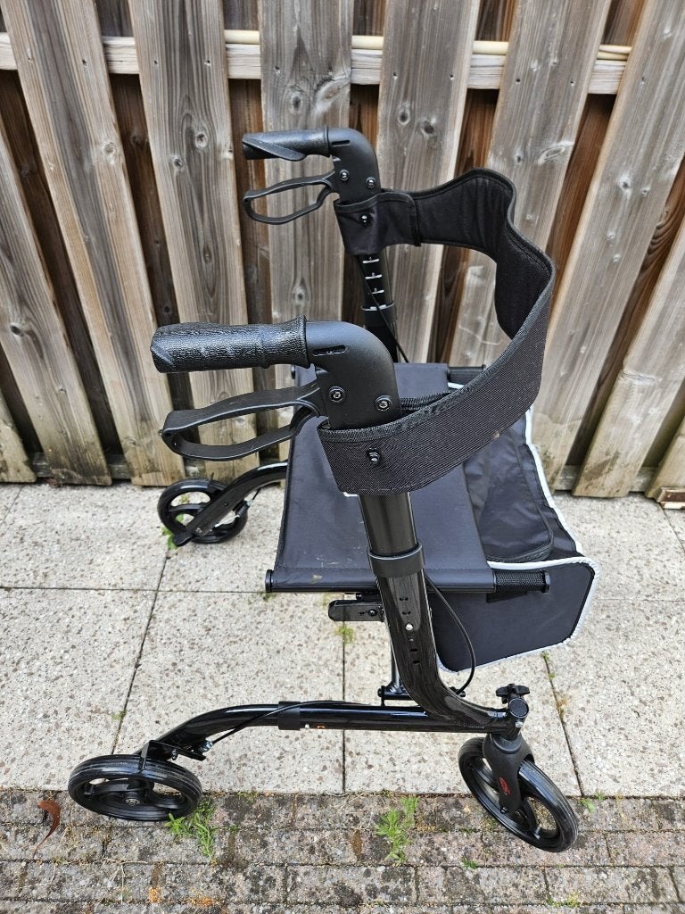 Lichtgewicht Rollator Medzone (Aluminium & Opvouwbaar) zgan, Ophalen, Opvouwbaar, Zo goed als nieuw