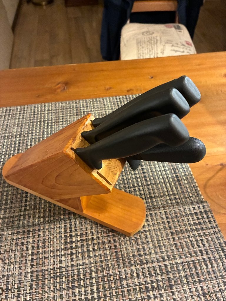 Houten messenblok met 4 messen Vloermaat 27 x 6 cm, Overige typen, Ophalen of Verzenden, Zo goed als nieuw